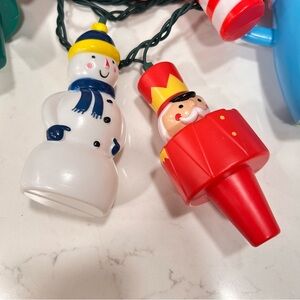 Vintage Strand Of Molded Plastic Christmas Lights Snowmen Penguins Soldiers 10’